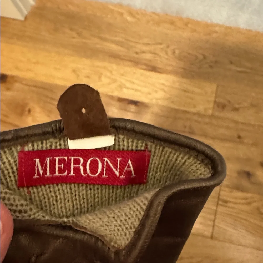 😊Merona Brown Leather Gloves. They have a bit of gold sheen.